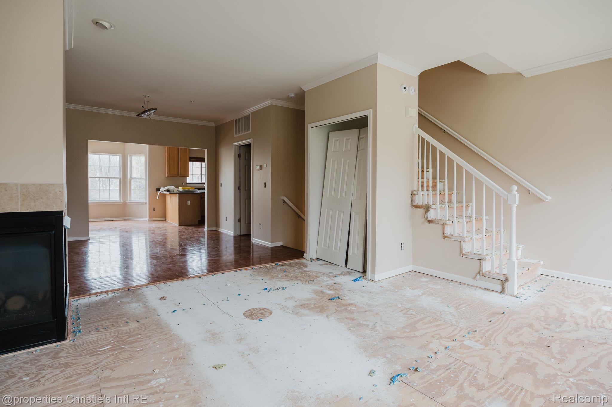 22017 PARKVIEW Drive