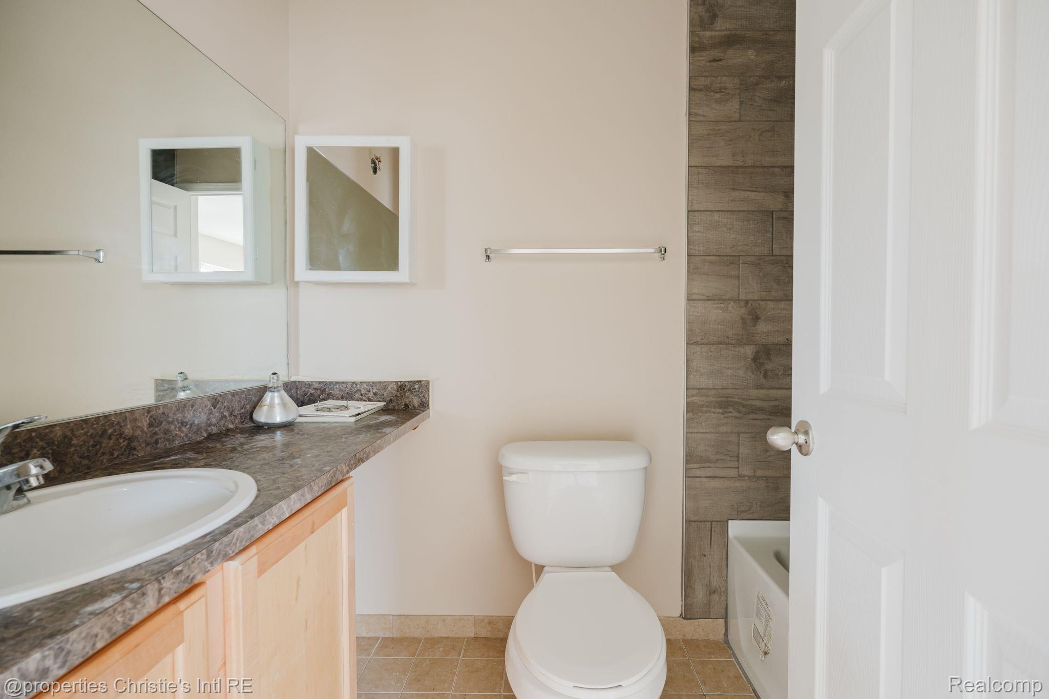 22017 PARKVIEW Drive