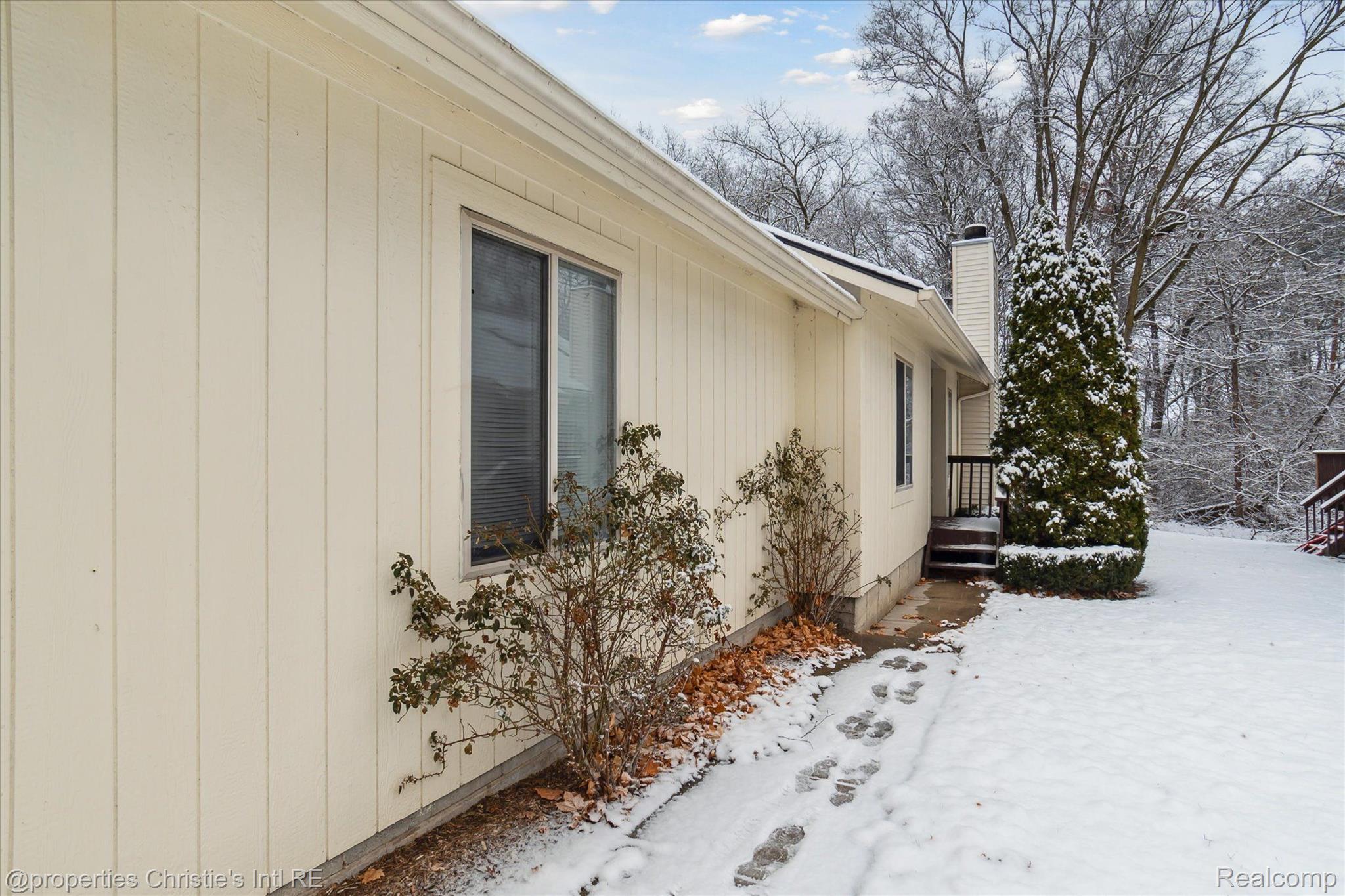 6558 PONTIAC LAKE Road