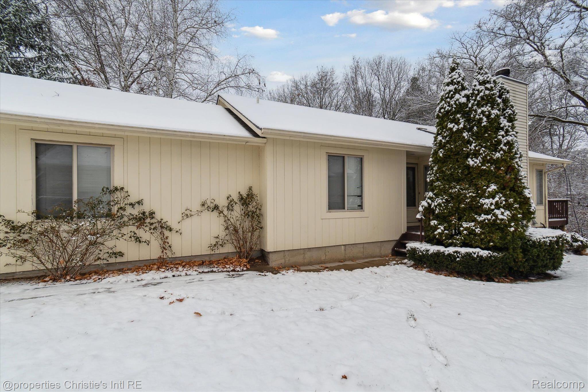 6558 PONTIAC LAKE Road