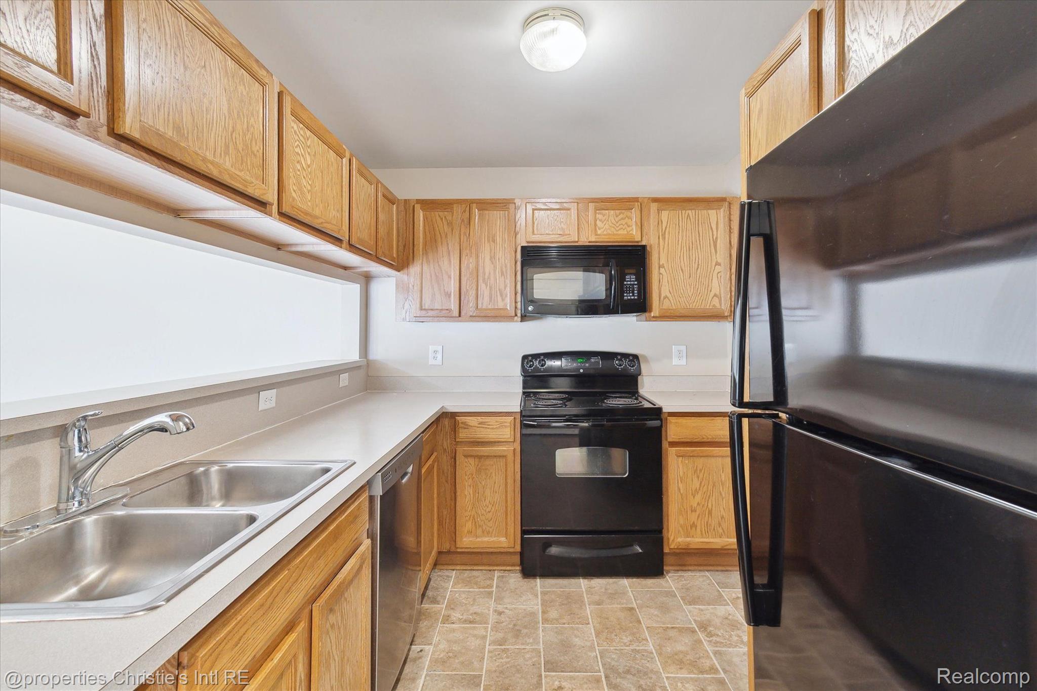 22077 FAIRLANE Boulevard