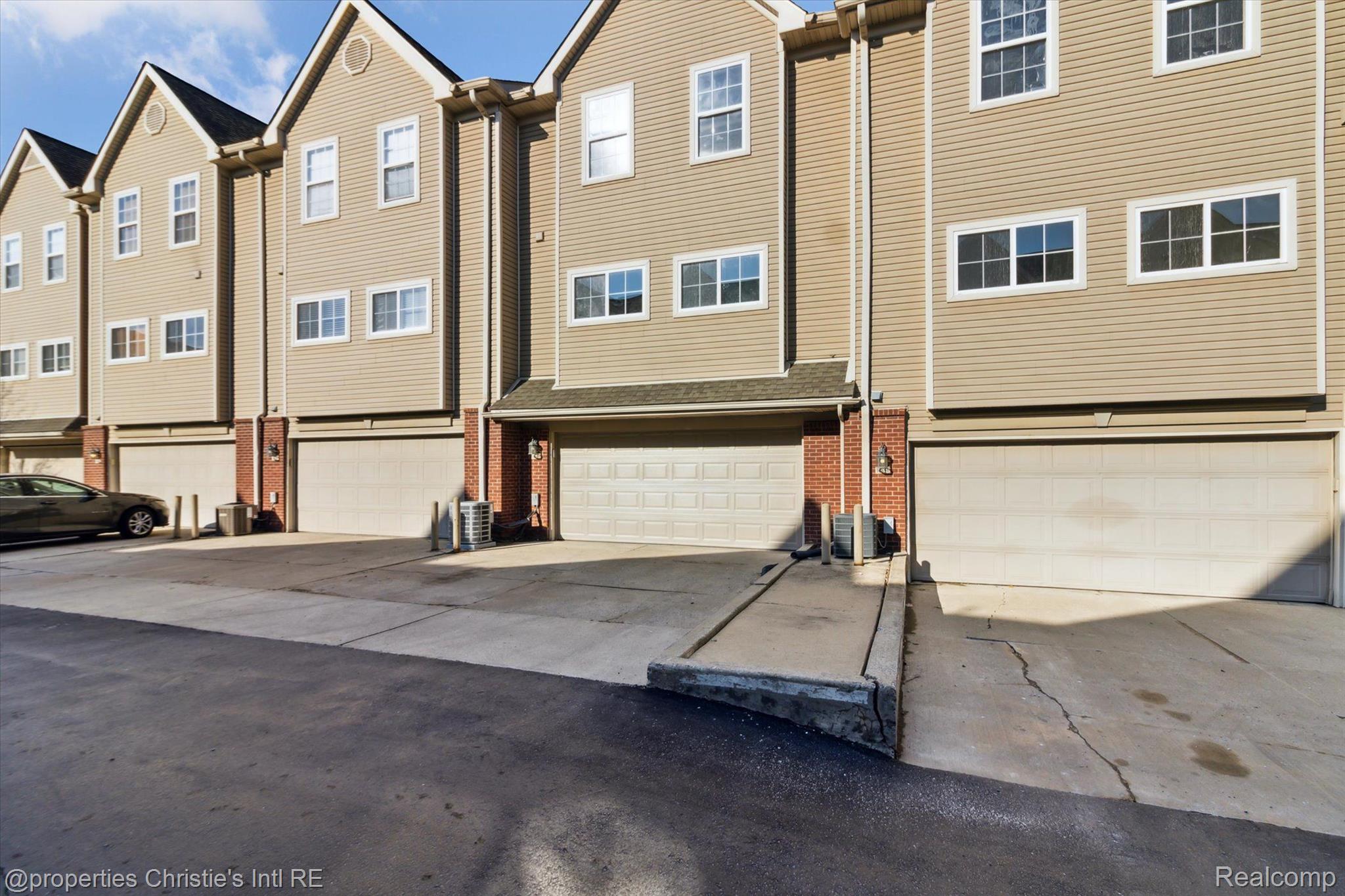 10886 PARDEE Road