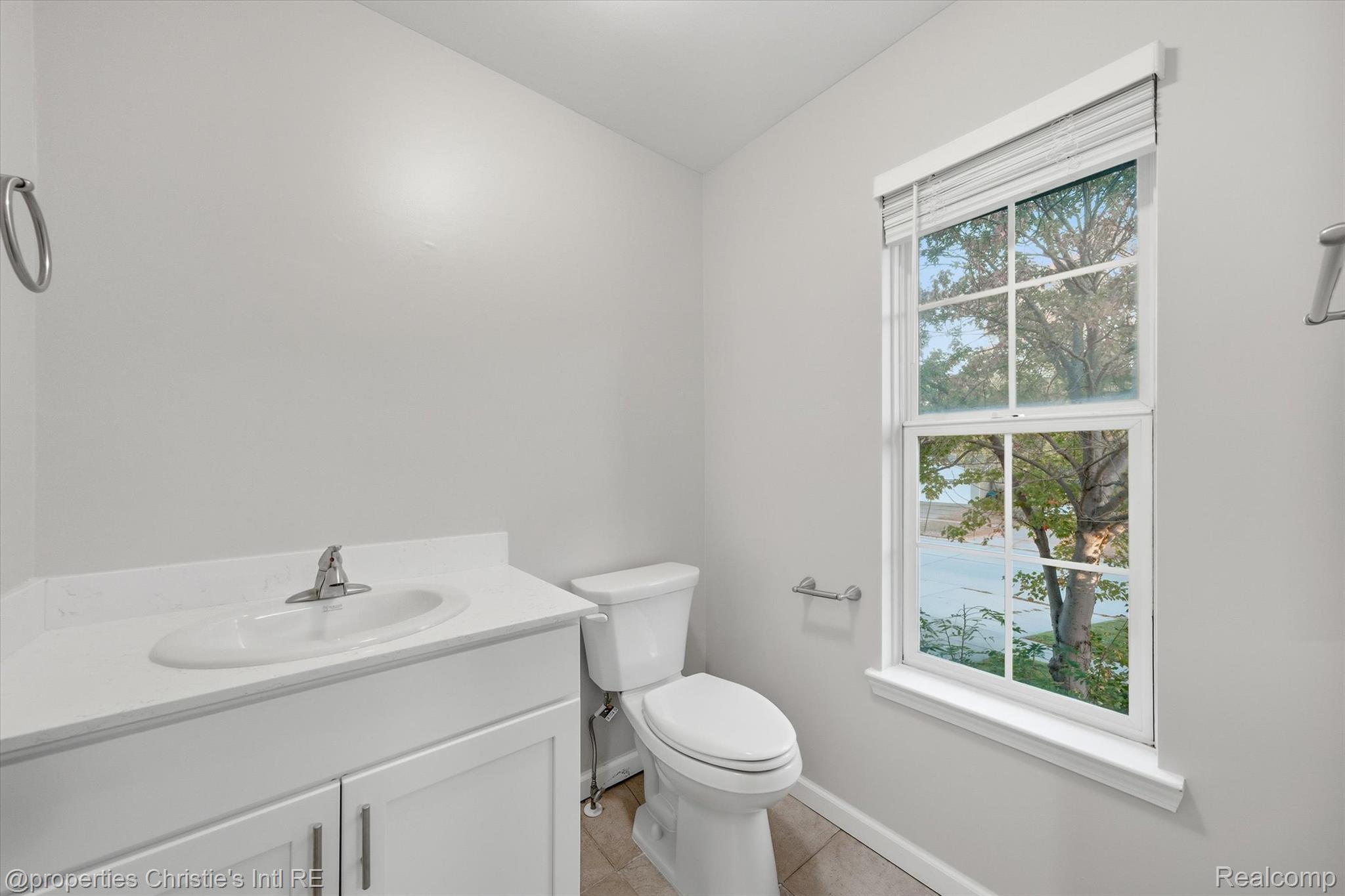 483 W Lincoln Avenue