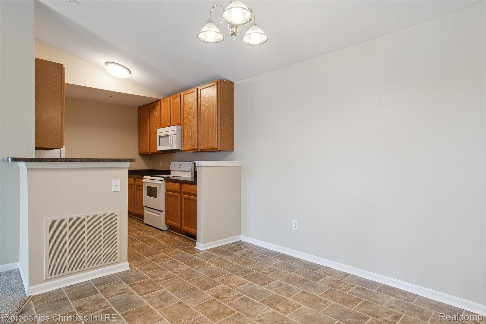 22009 Fairlane Boulevard