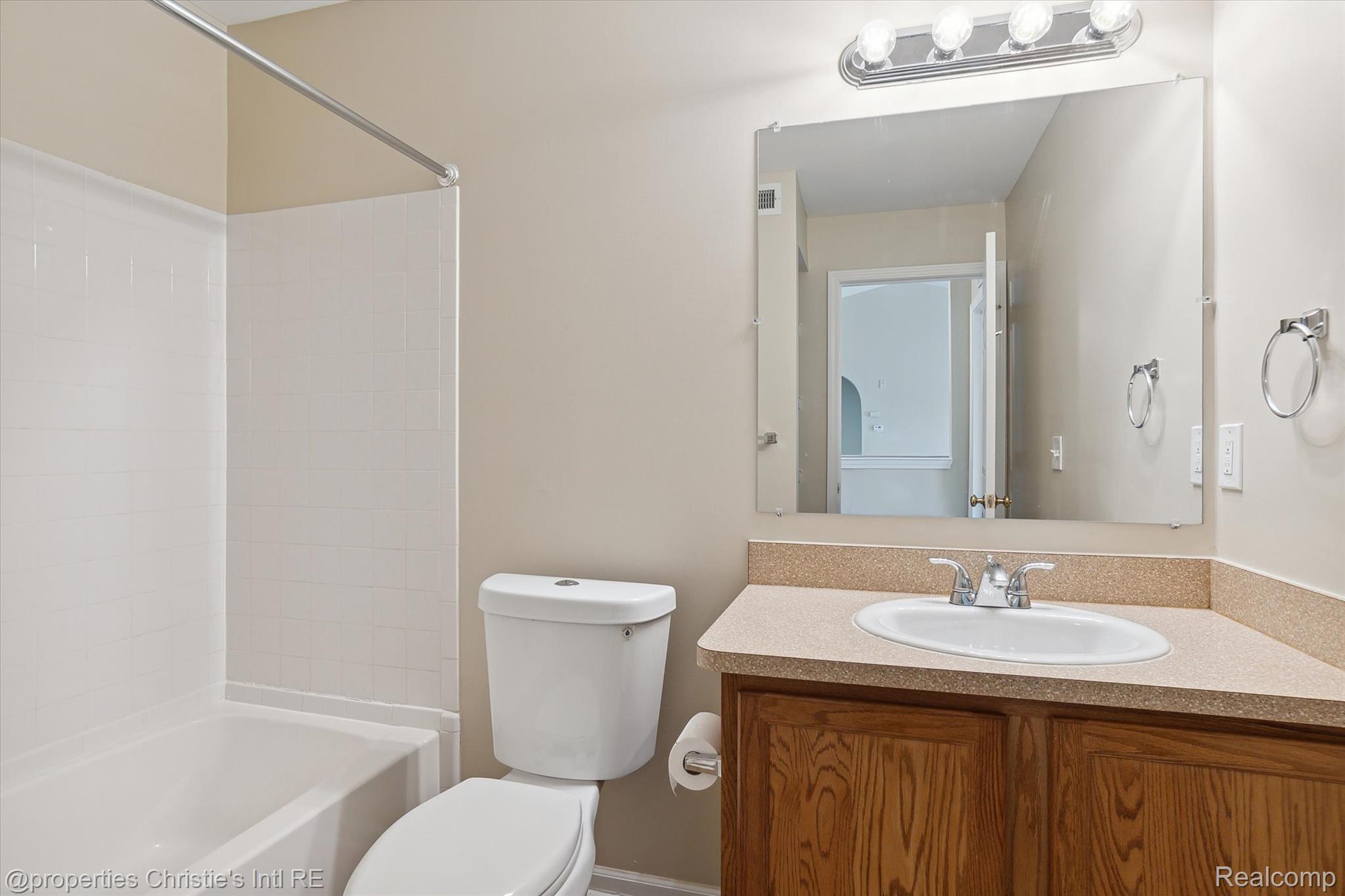 22009 Fairlane Boulevard