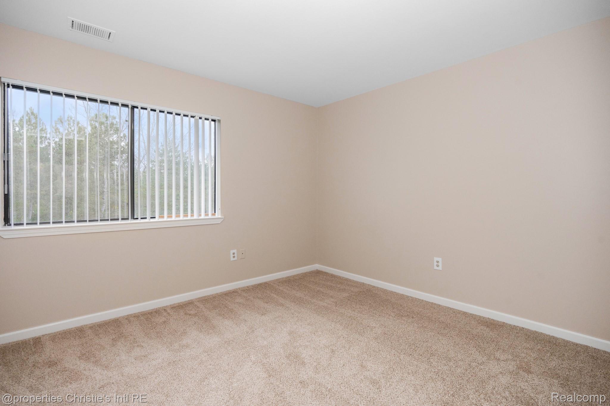 33829 PONDVIEW Circle