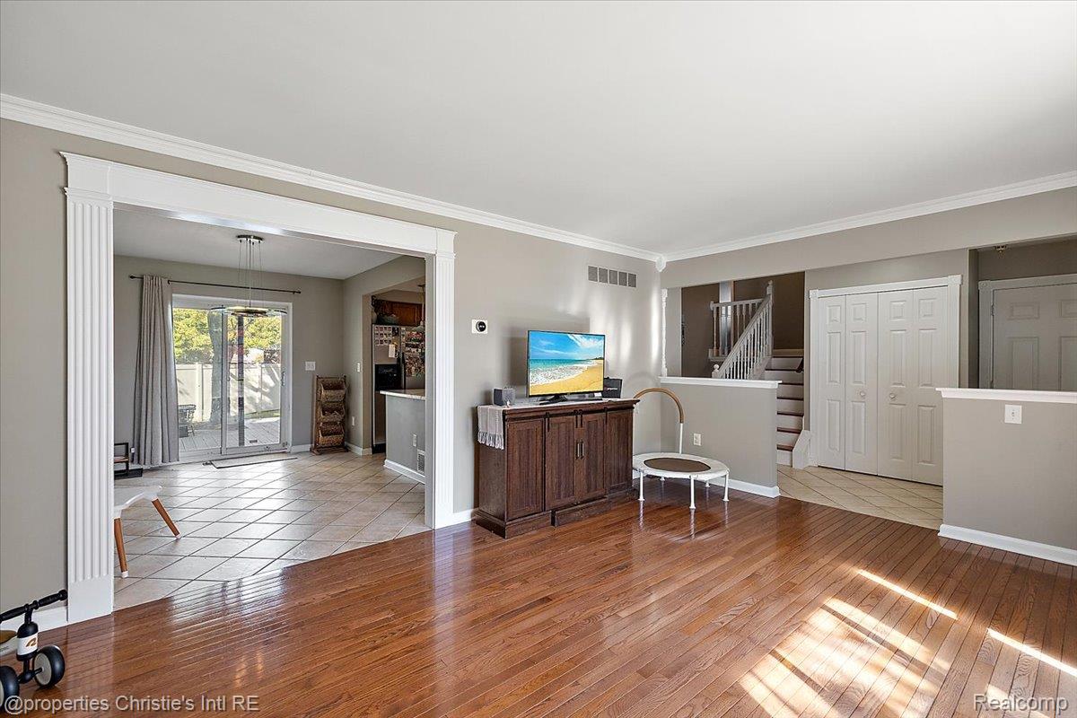 15900 Cumberland Street