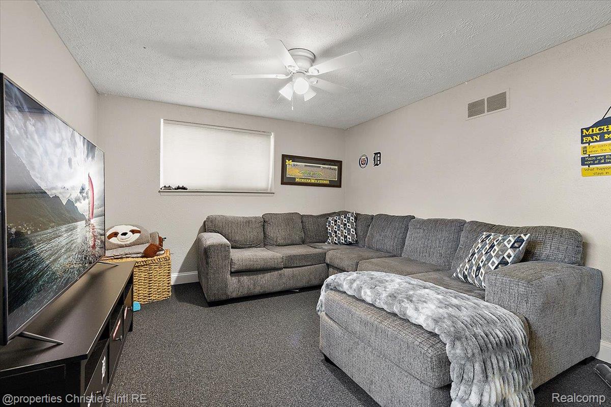 15900 Cumberland Street