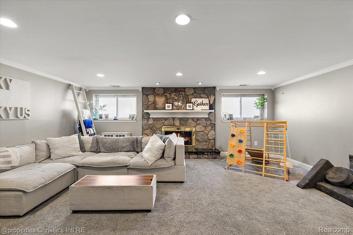 15900 Cumberland Street