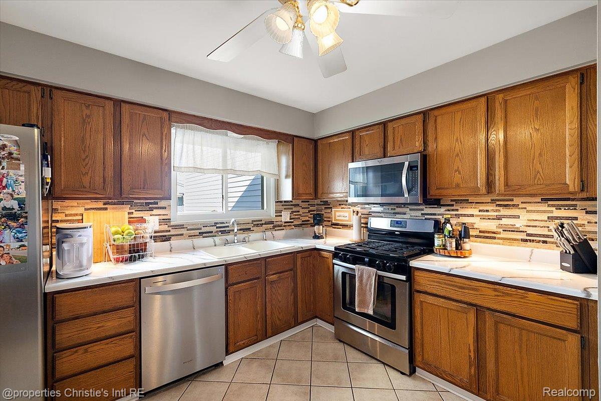 15900 Cumberland Street