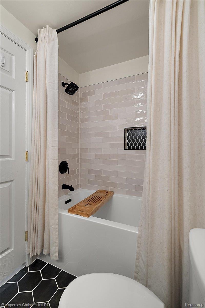 15900 Cumberland Street