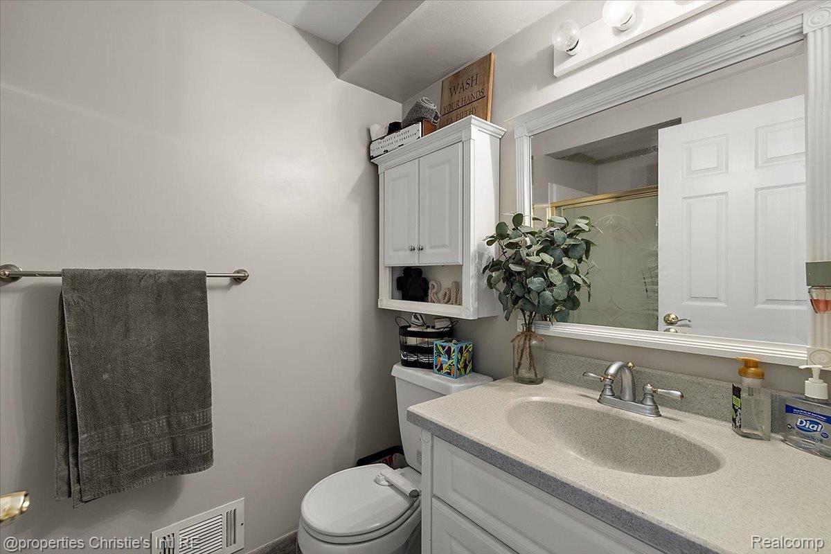 15900 Cumberland Street