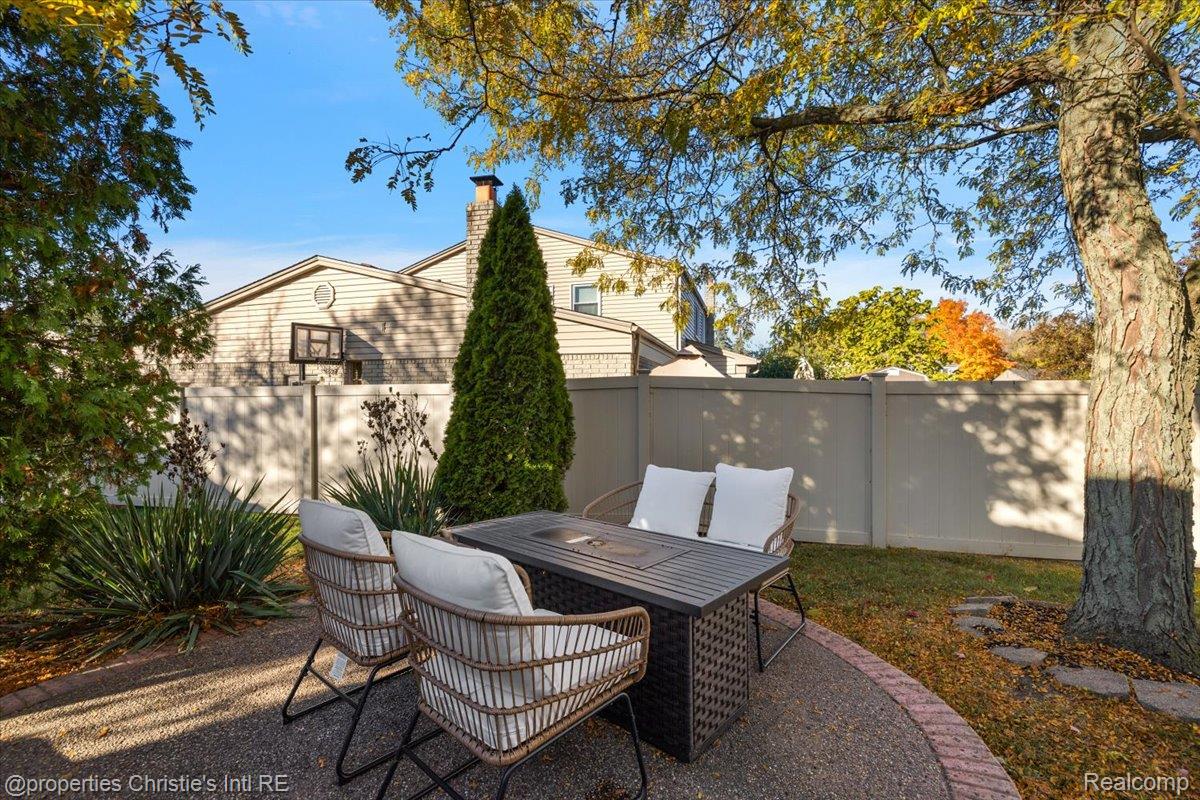 15900 Cumberland Street