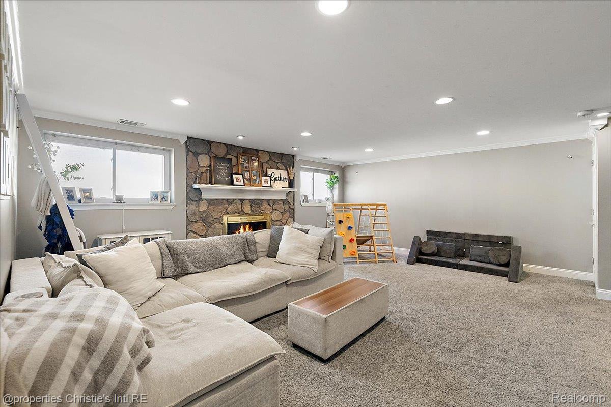 15900 Cumberland Street