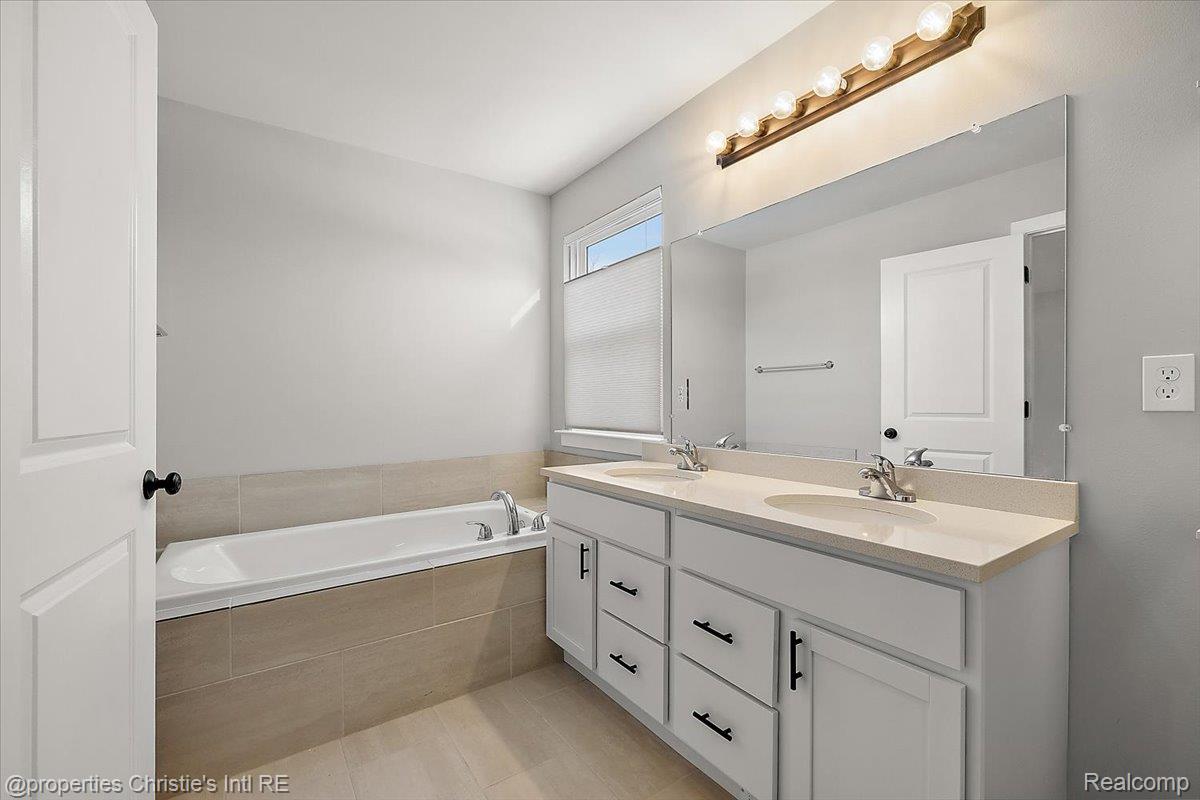 8740 Oak Ridge Trail