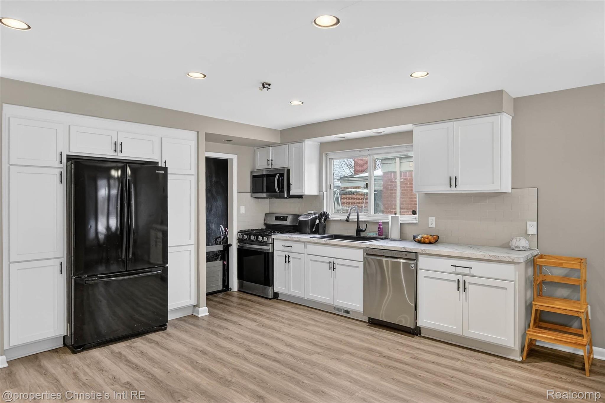 1807 Churchill Avenue