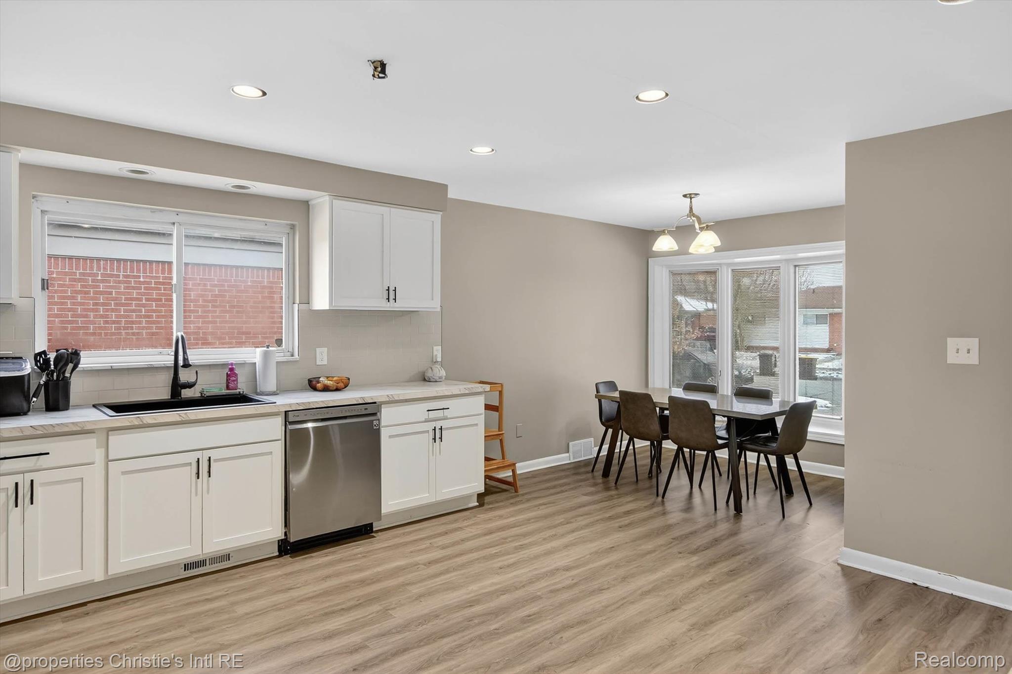 1807 Churchill Avenue