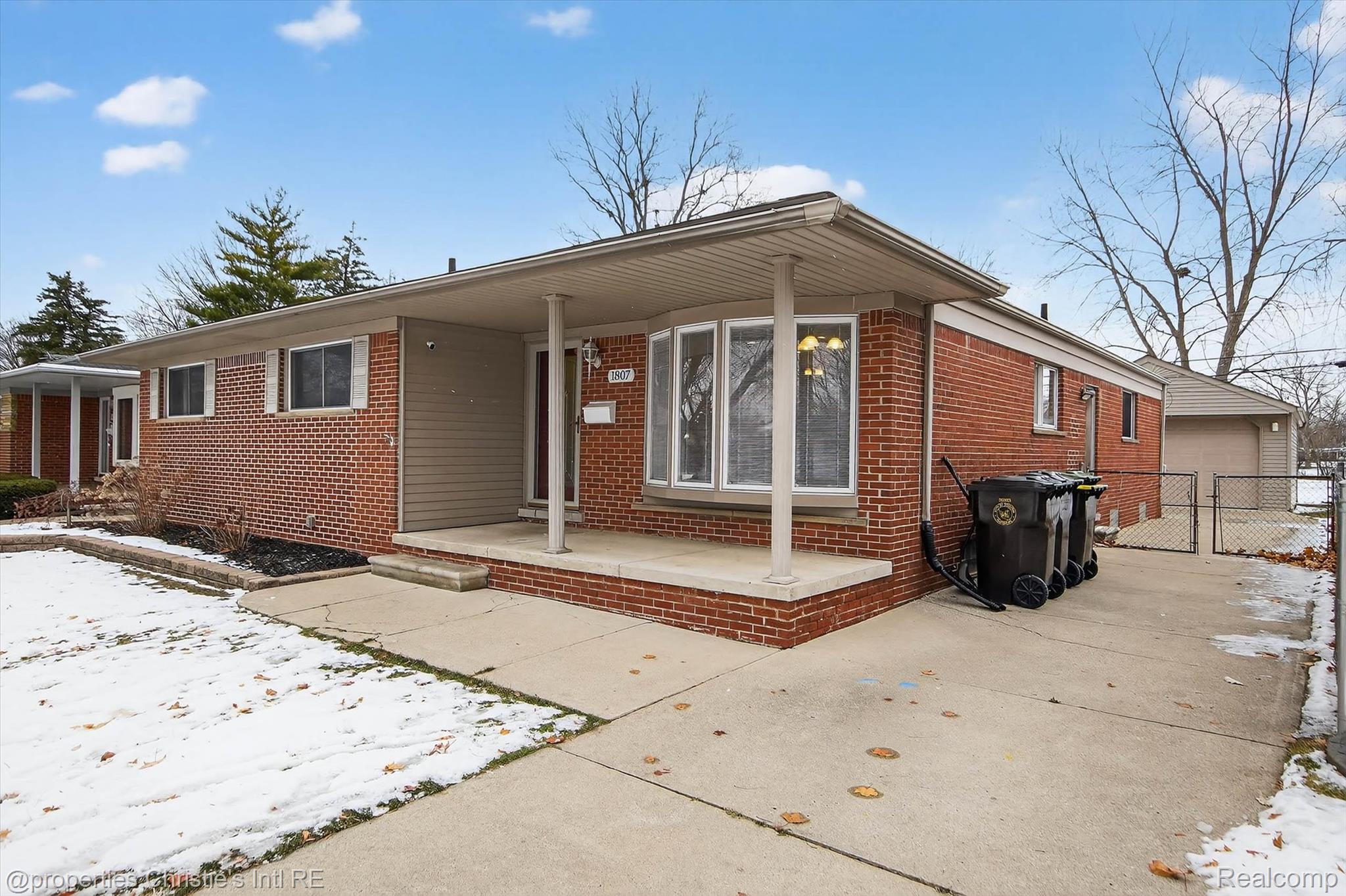 1807 Churchill Avenue