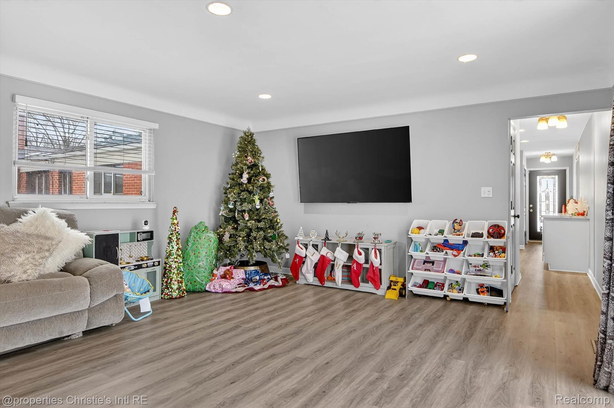 1807 Churchill Avenue