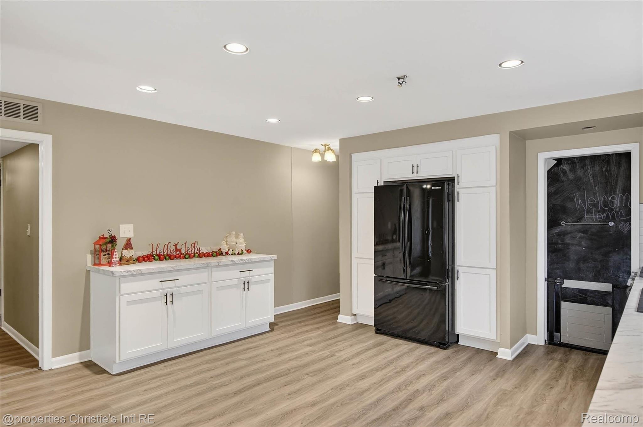 1807 Churchill Avenue