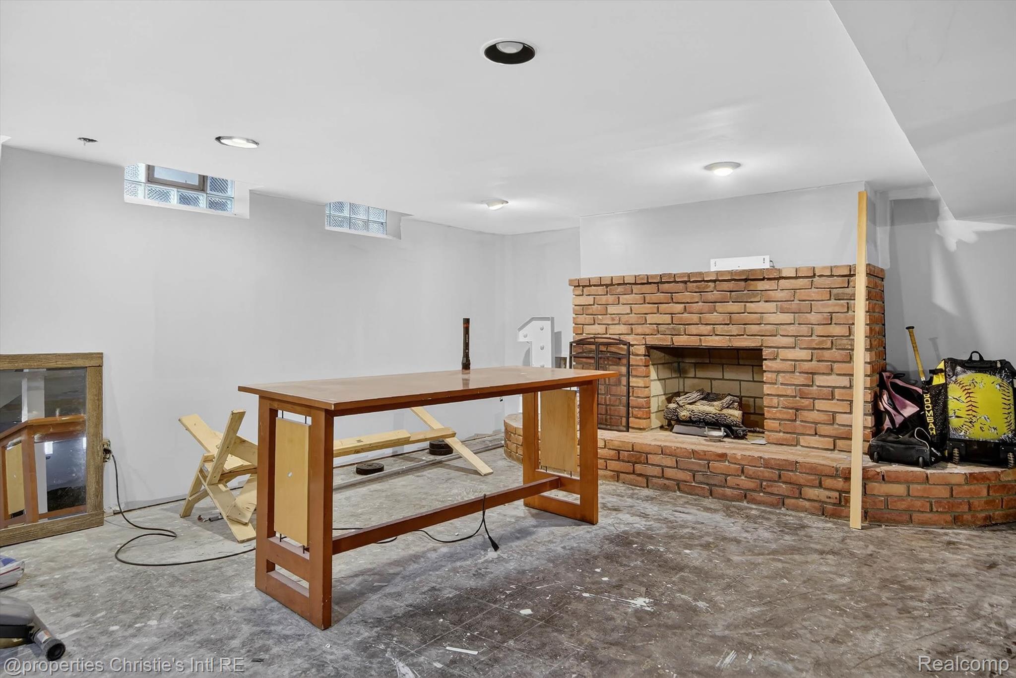 1807 Churchill Avenue