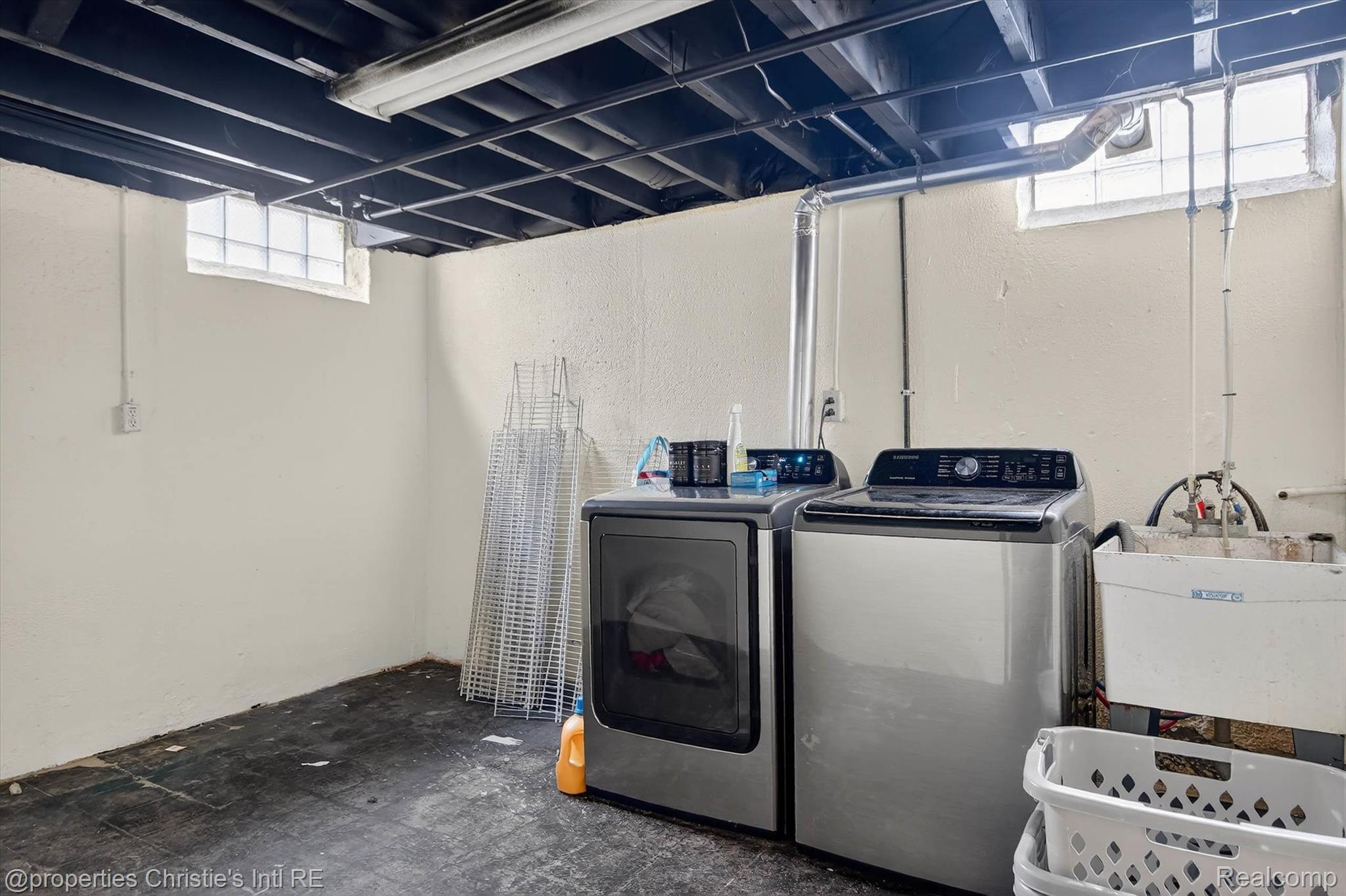 1807 Churchill Avenue