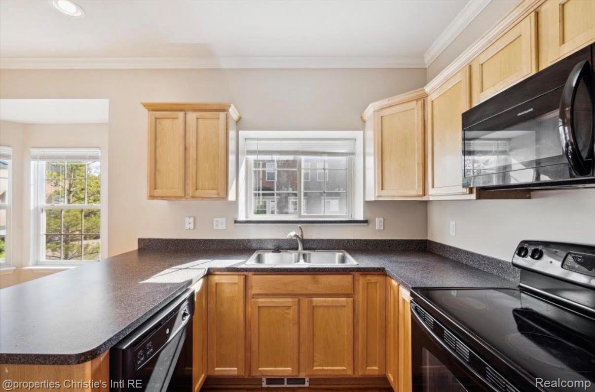 22089 Parkview Drive