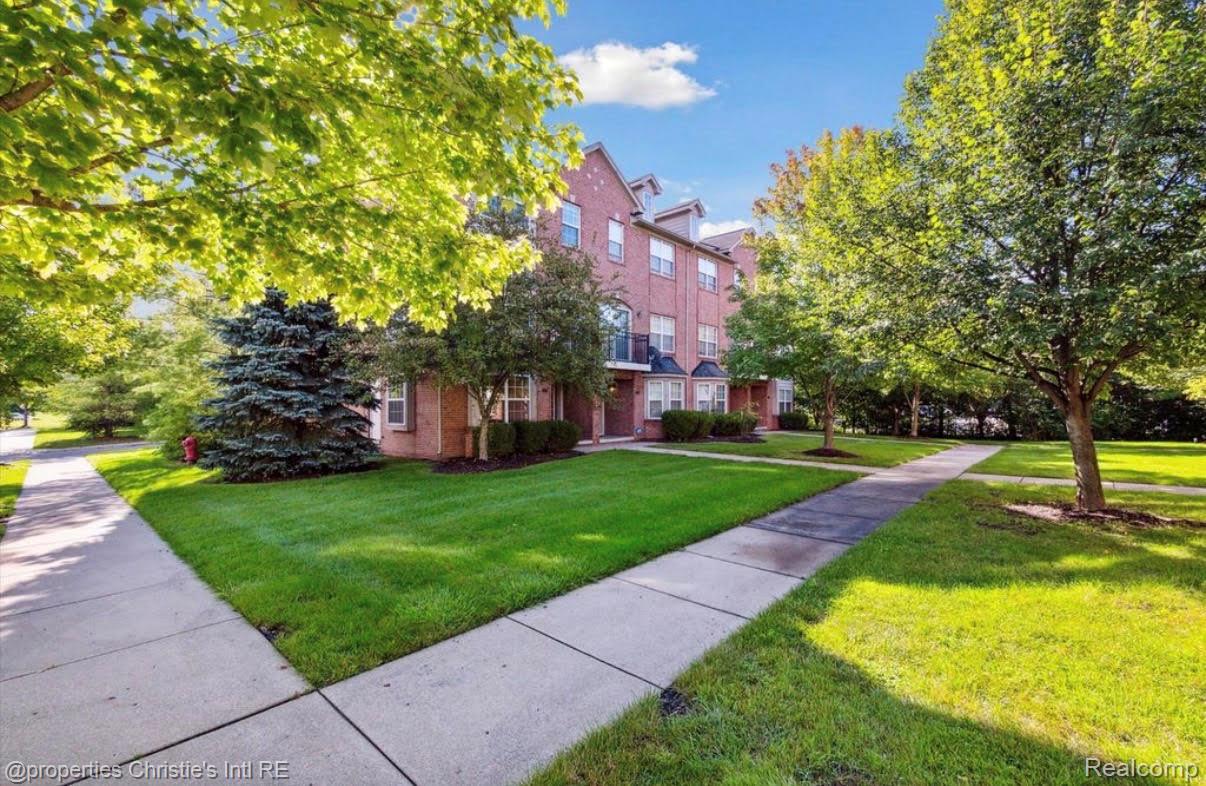 22089 Parkview Drive