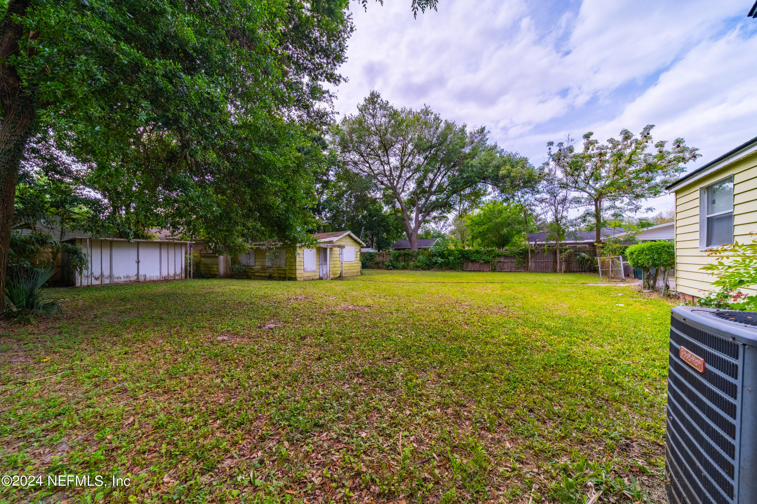 1212 MONTEREY Street