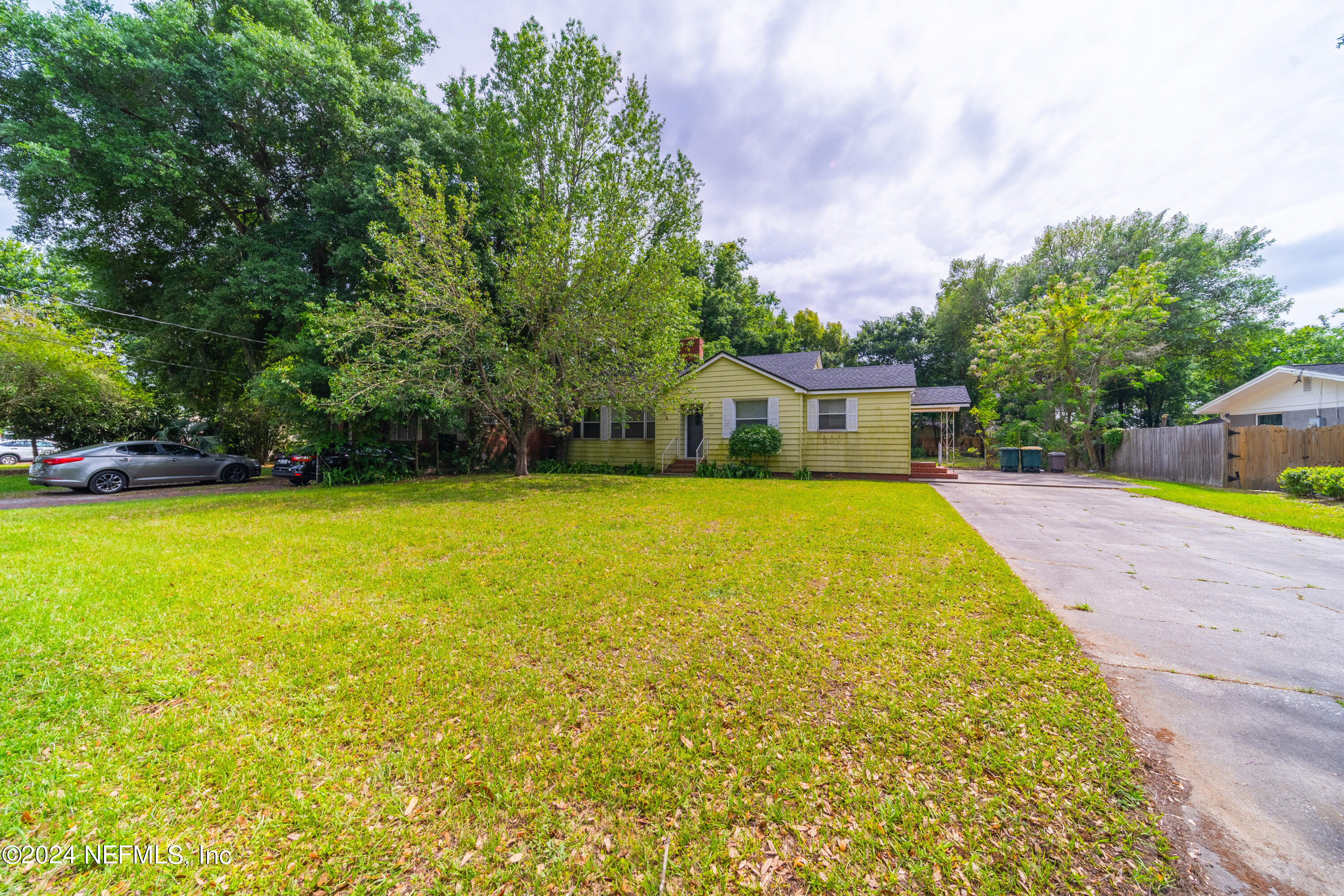 1212 MONTEREY Street