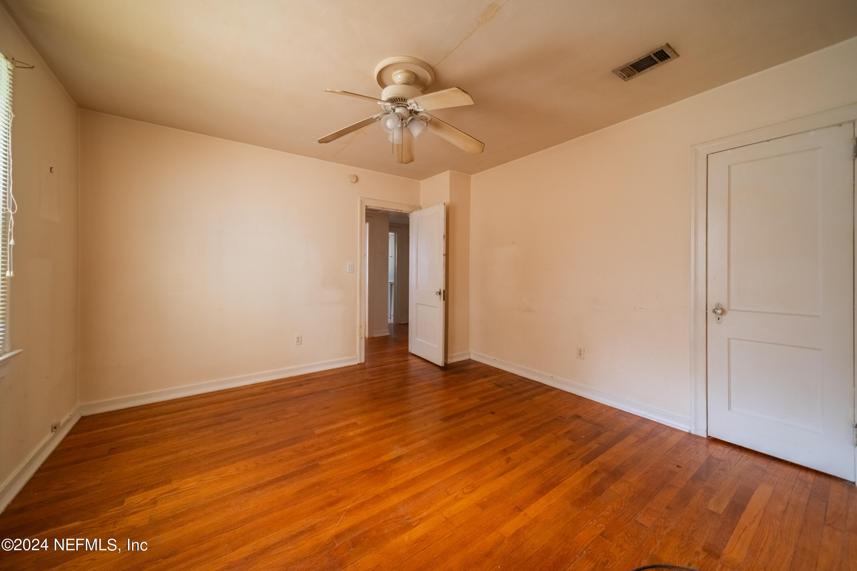 1212 MONTEREY Street