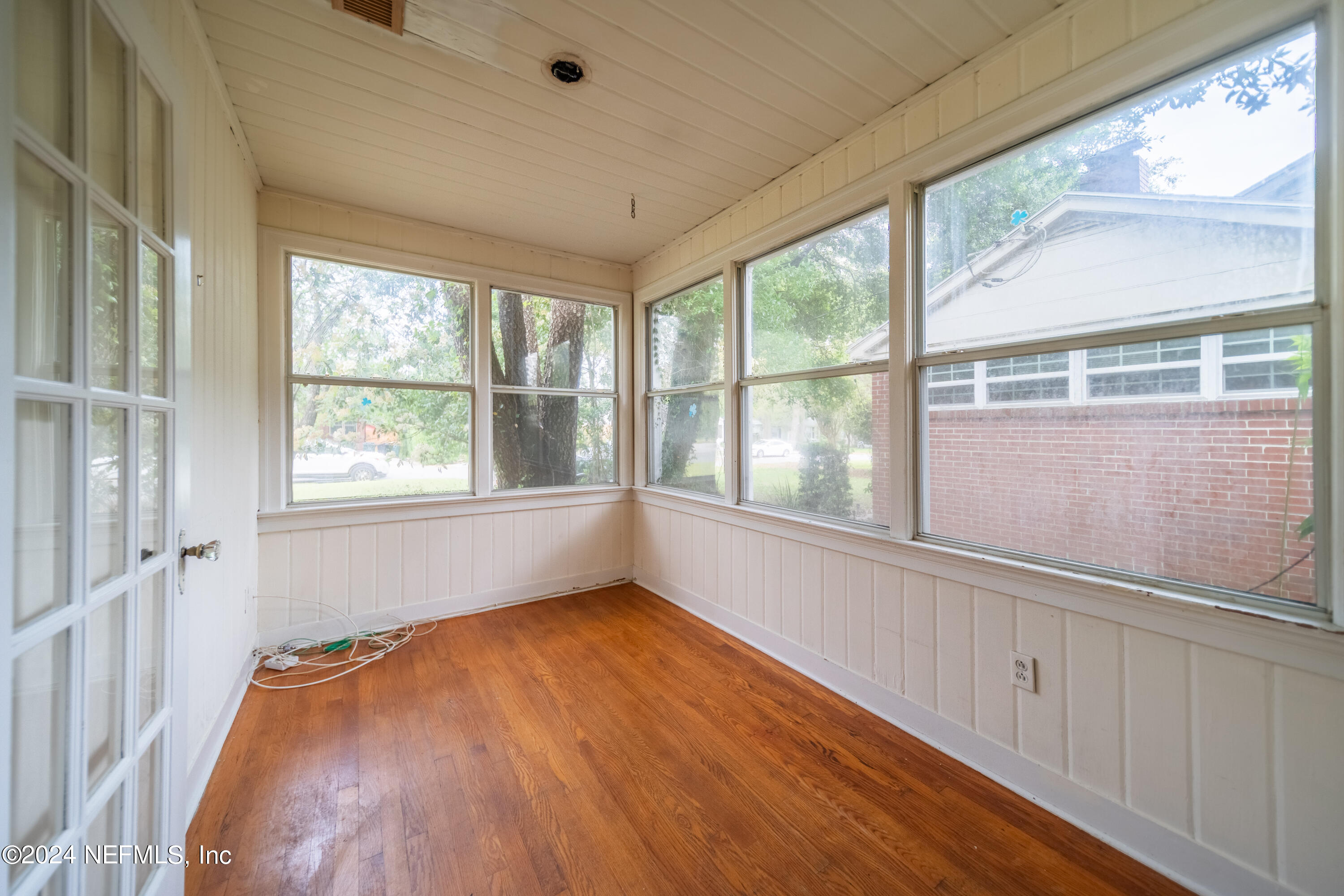 1212 MONTEREY Street