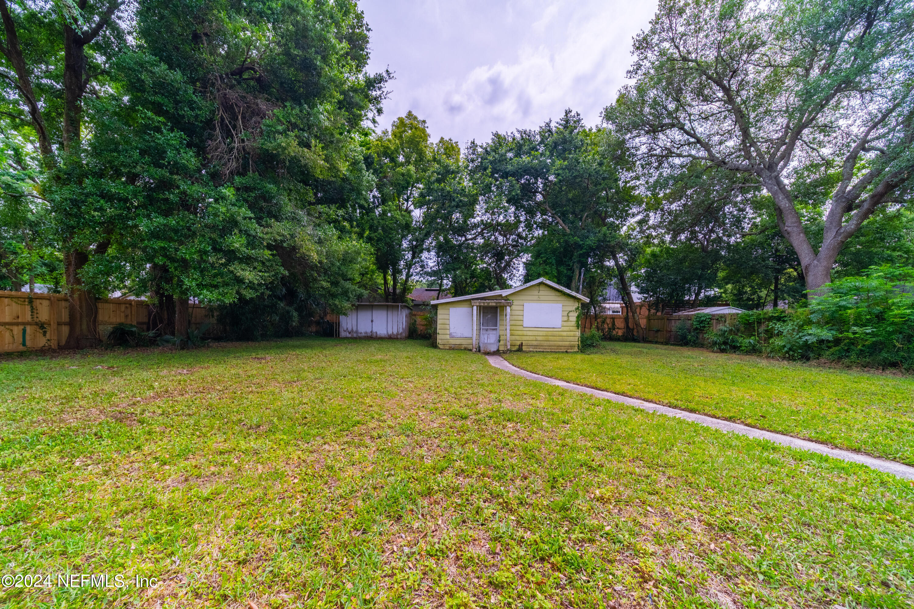 1212 MONTEREY Street