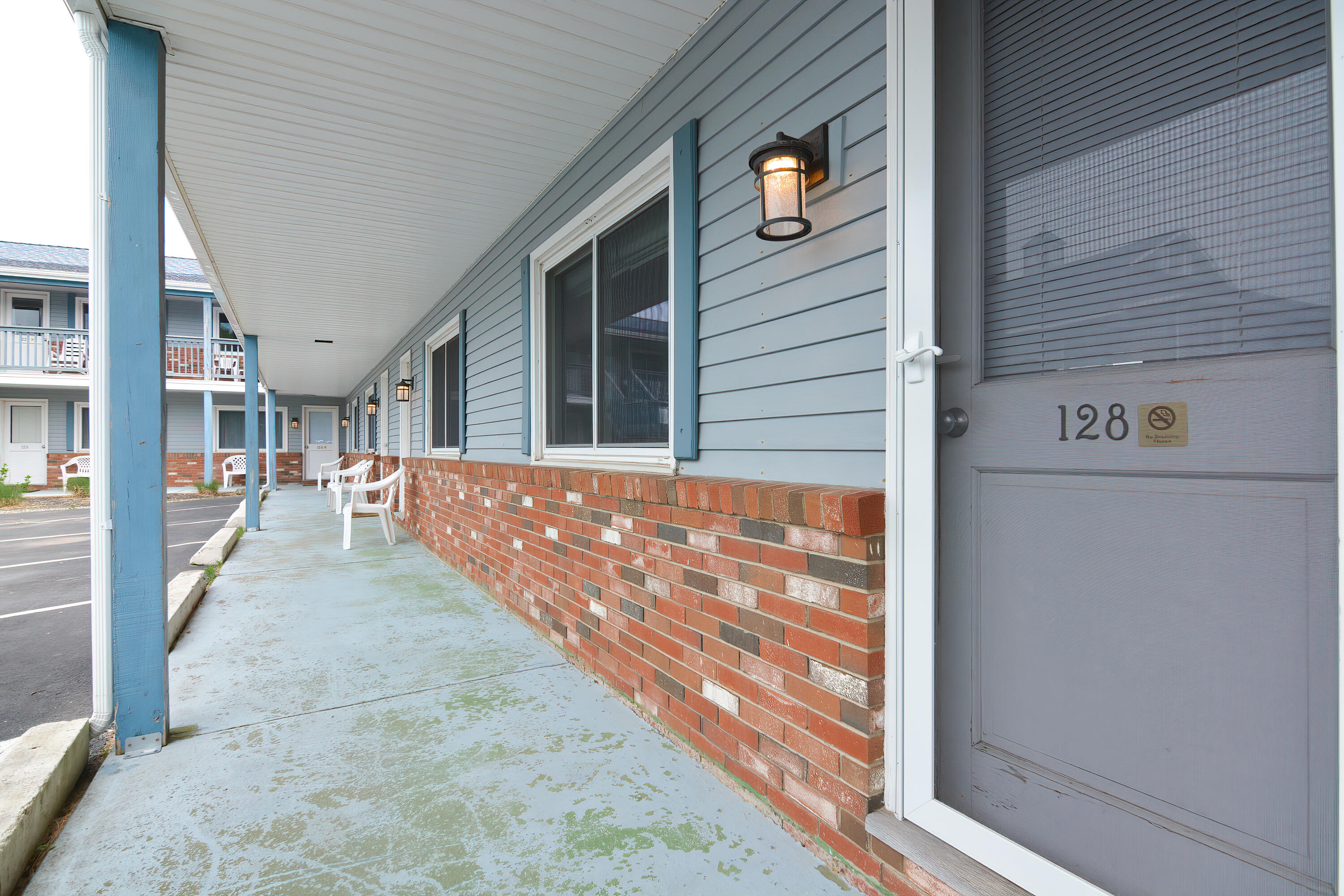 376 Mile Road, 128