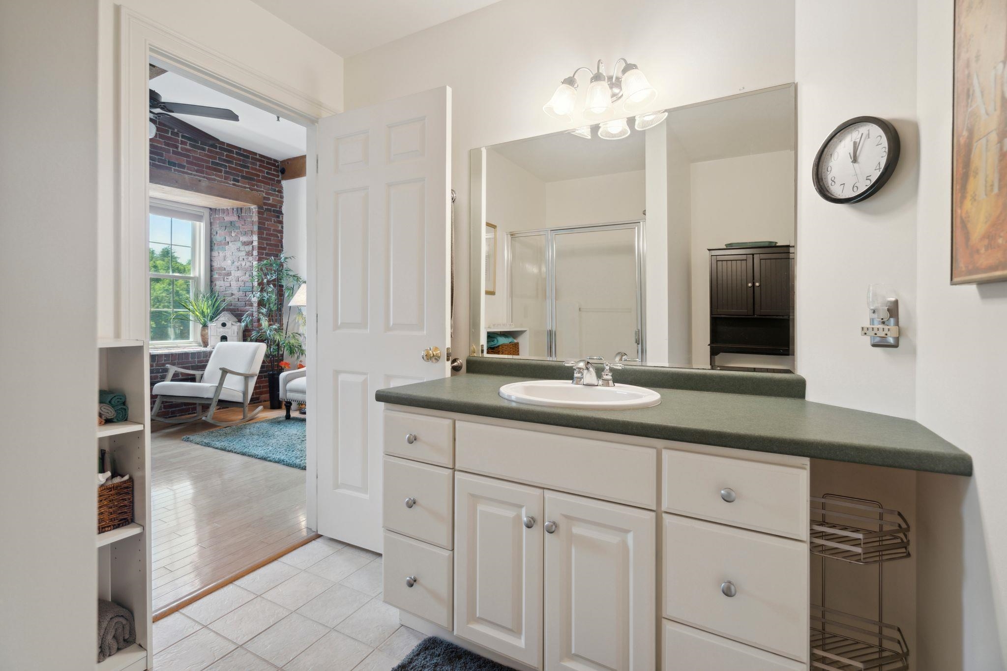6 Bay Road Unit: 10