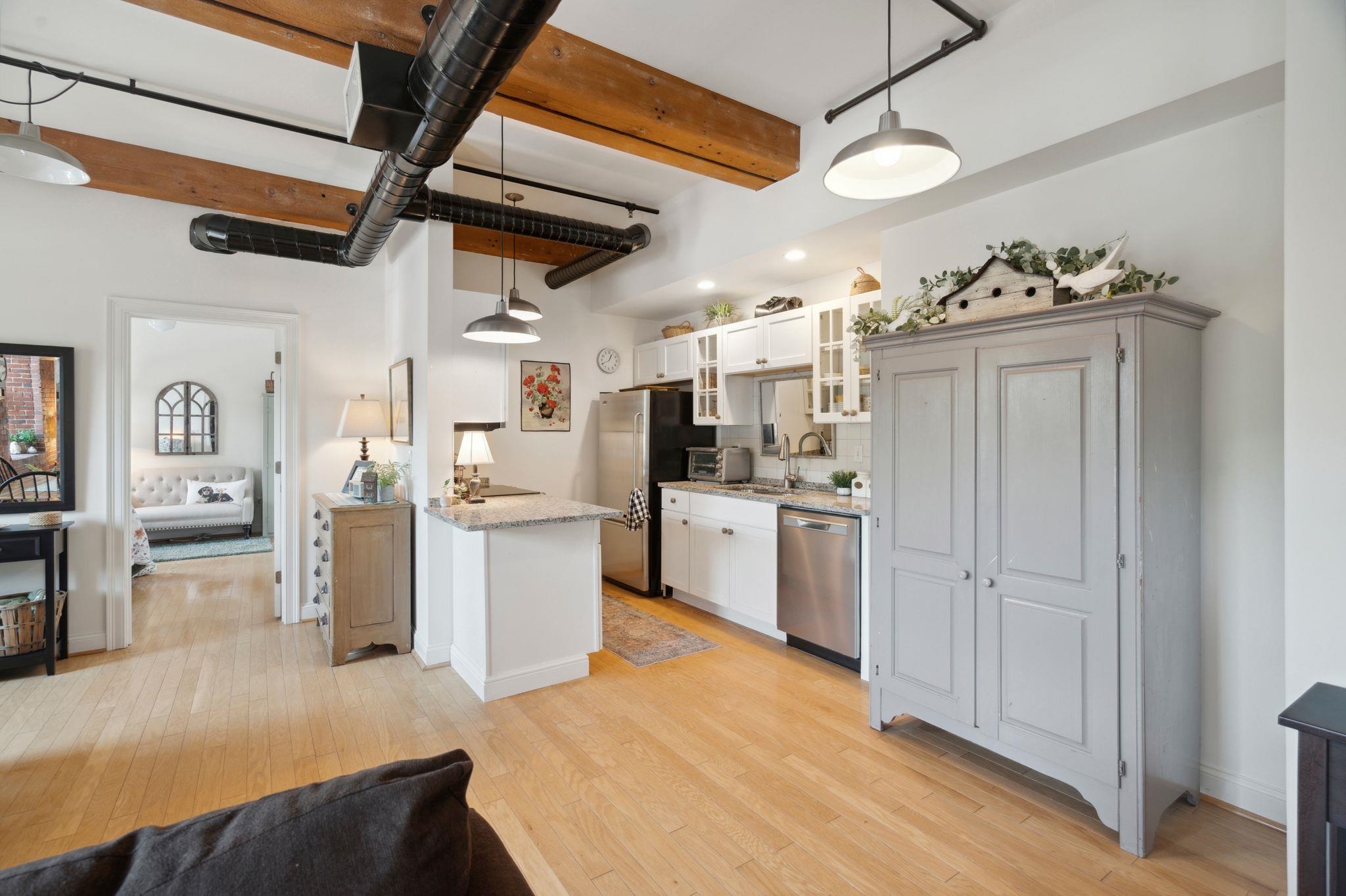 6 Bay Road Unit: 10