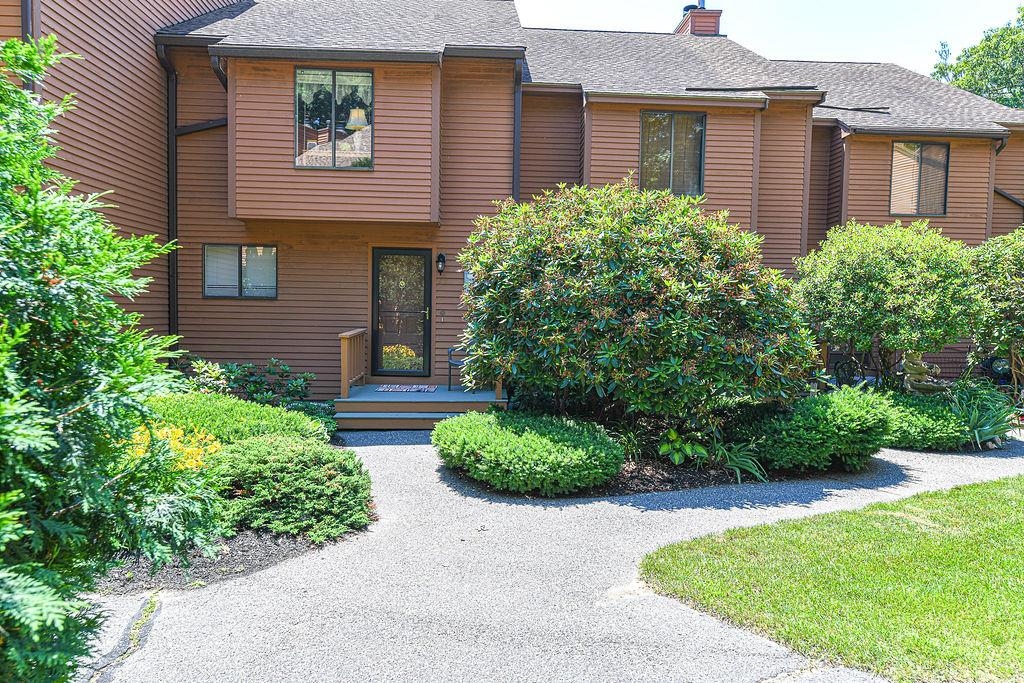 101 Dunvegan Woods Drive