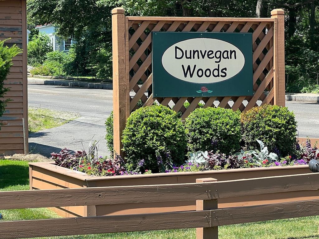 101 Dunvegan Woods Drive