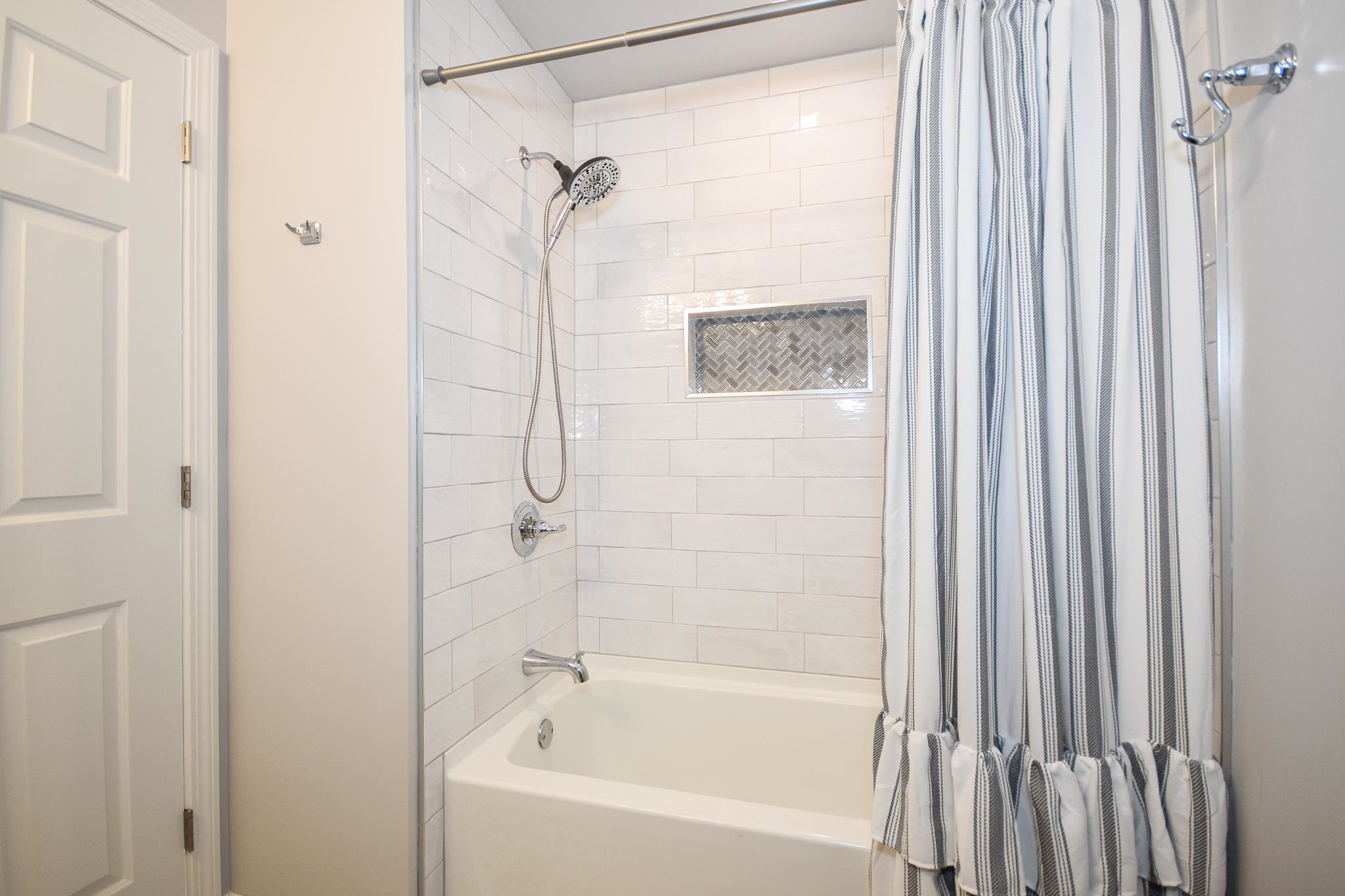 4 Captain Parker Drive