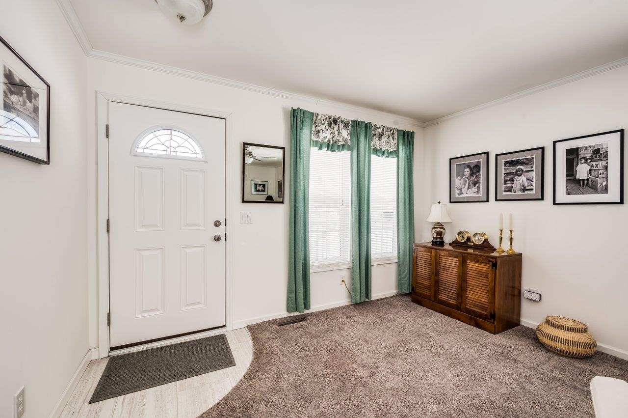 17 Ashleigh Way