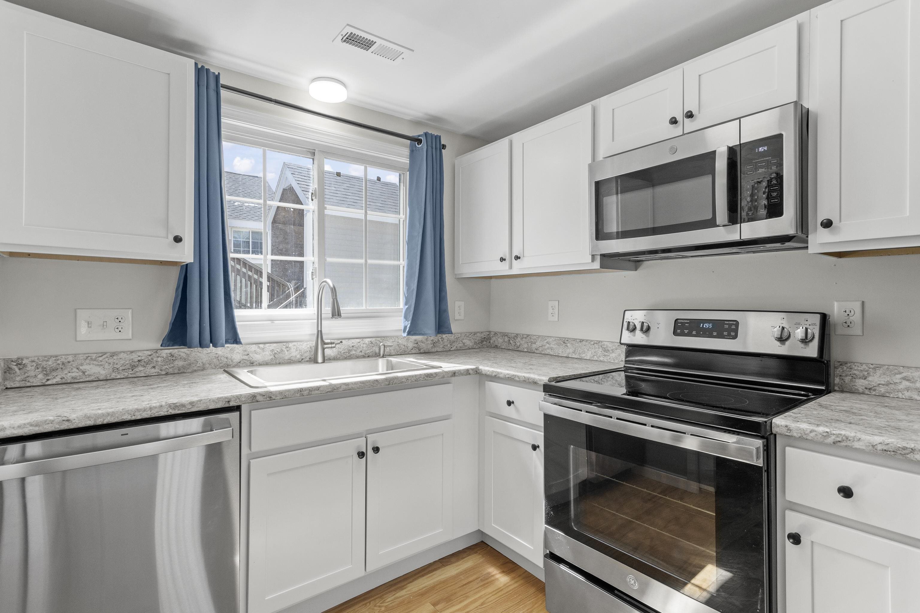 98 Henry Law Avenue Unit: 21