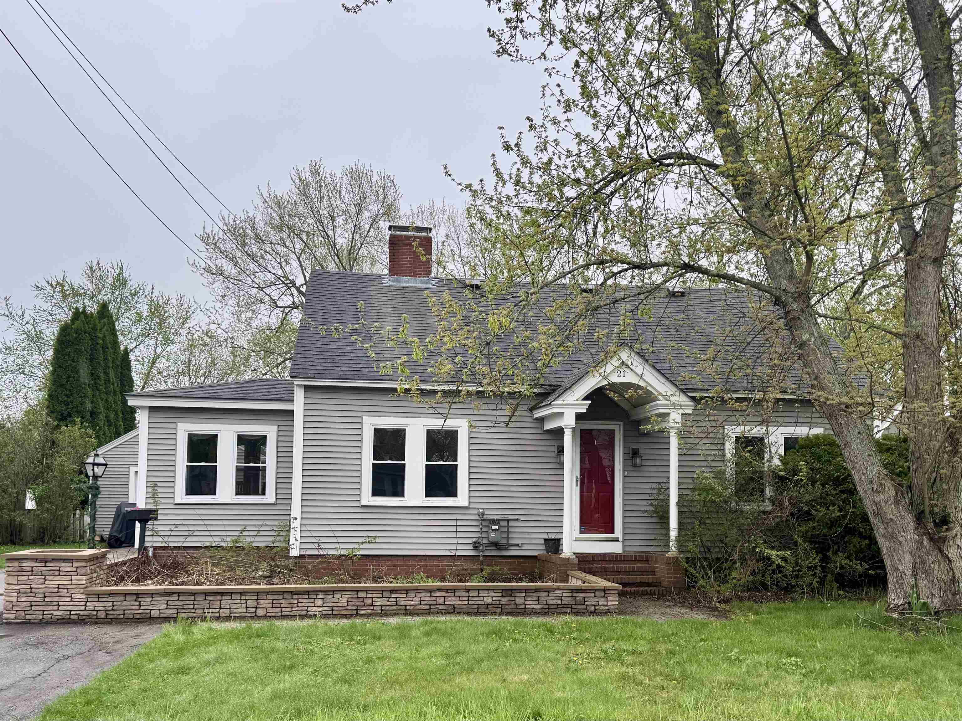21 Railroad Avenue