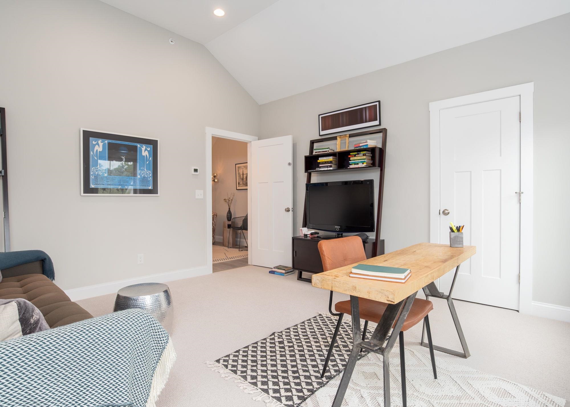 996 Maplewood Avenue Unit: A