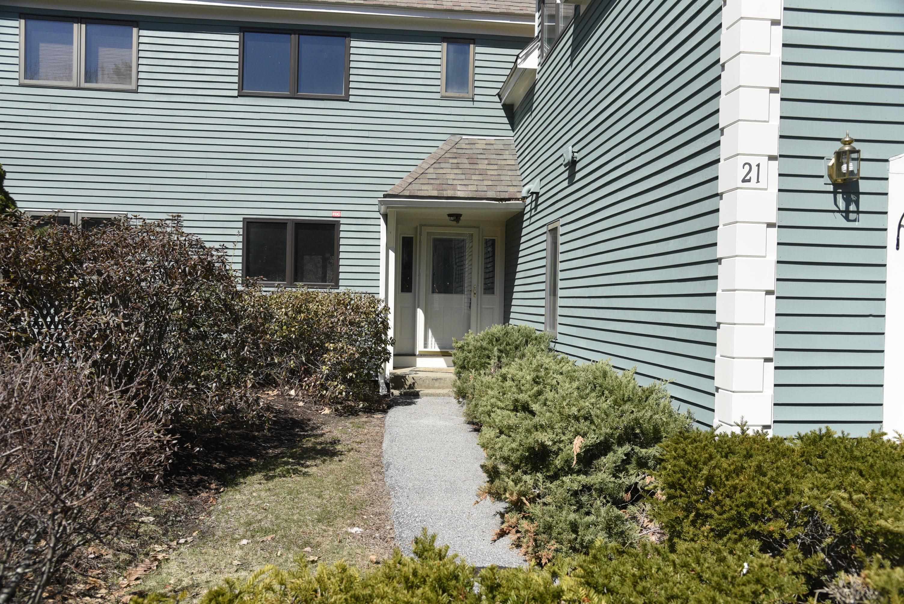 21 Clearwater Drive Unit: 21