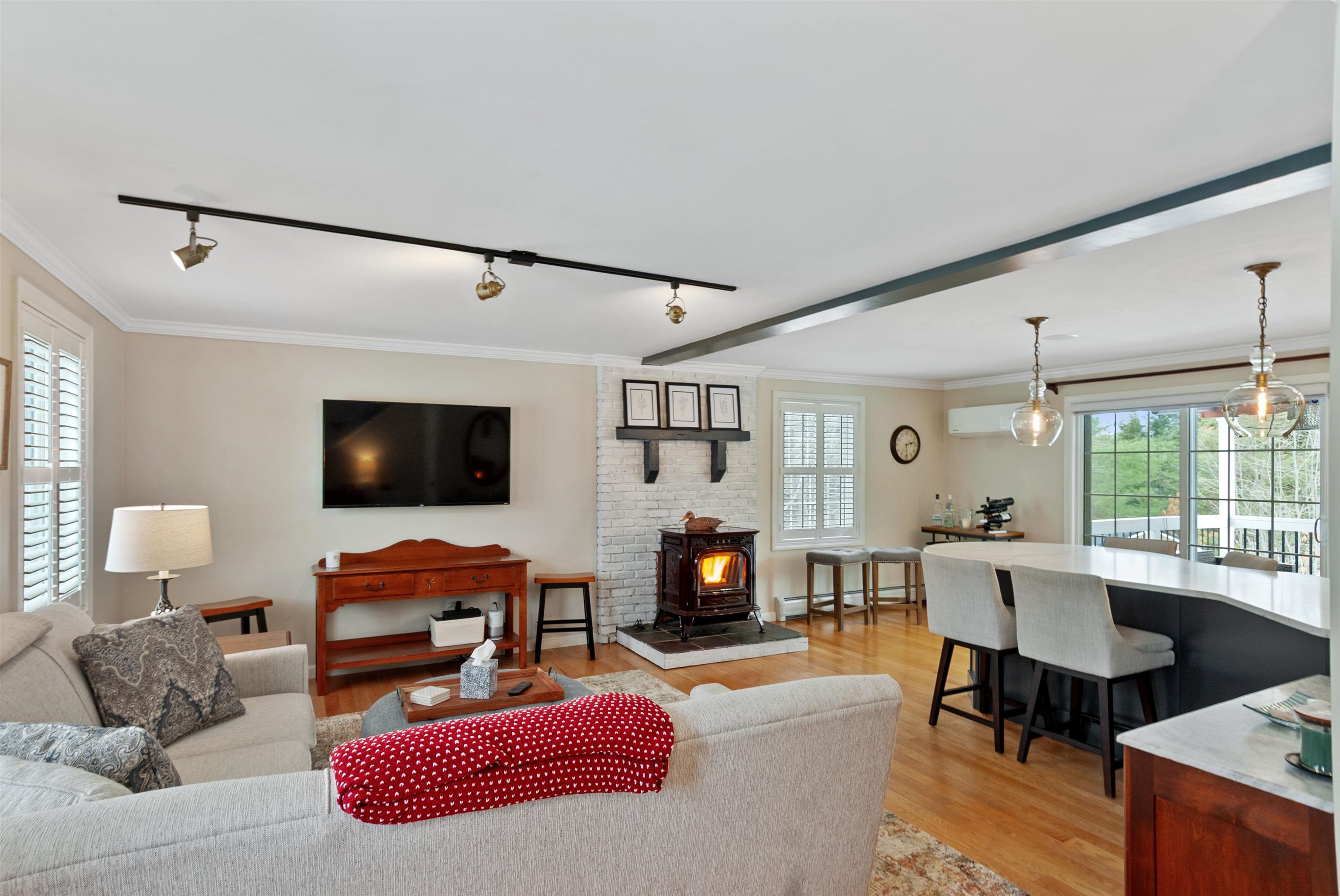 7 Collins Circle