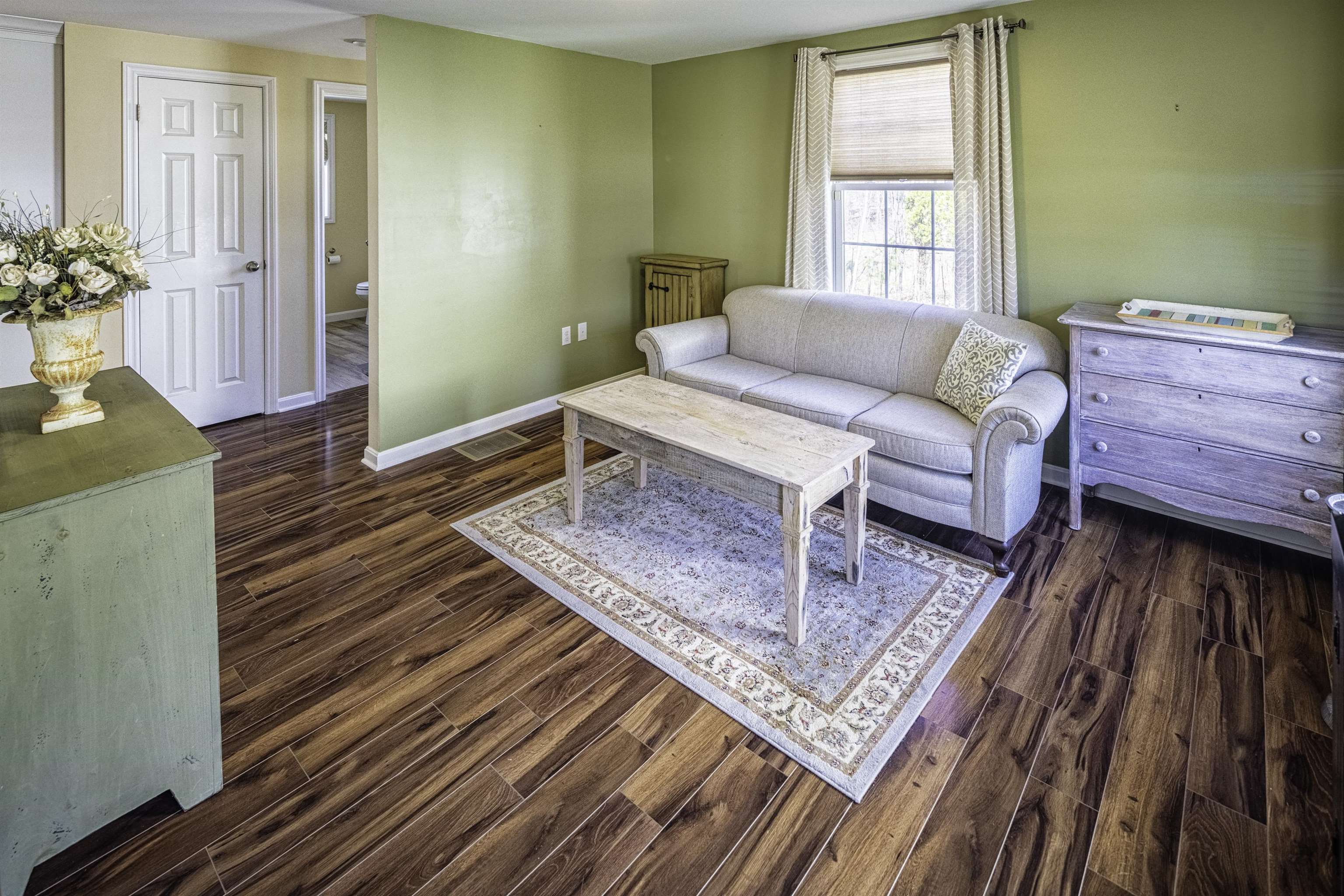 7 Hawthorne Circle