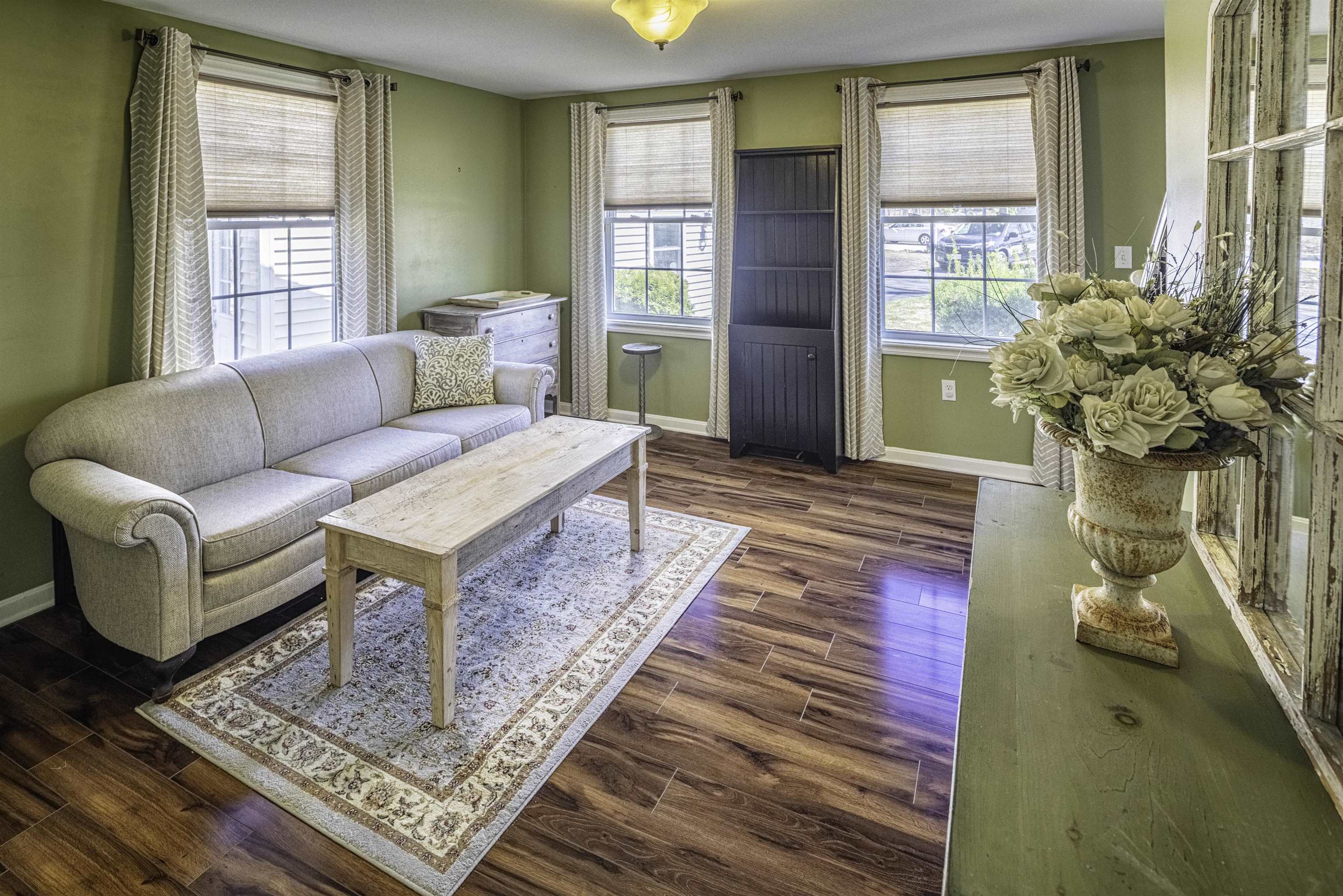 7 Hawthorne Circle