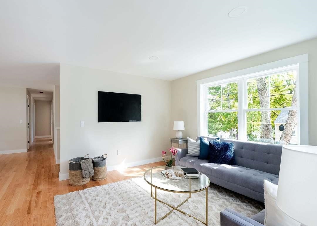 9 Lawn Avenue