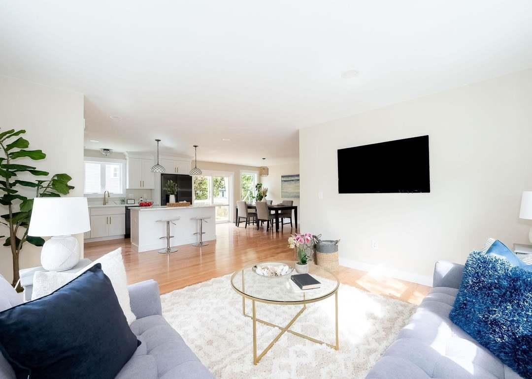 9 Lawn Avenue