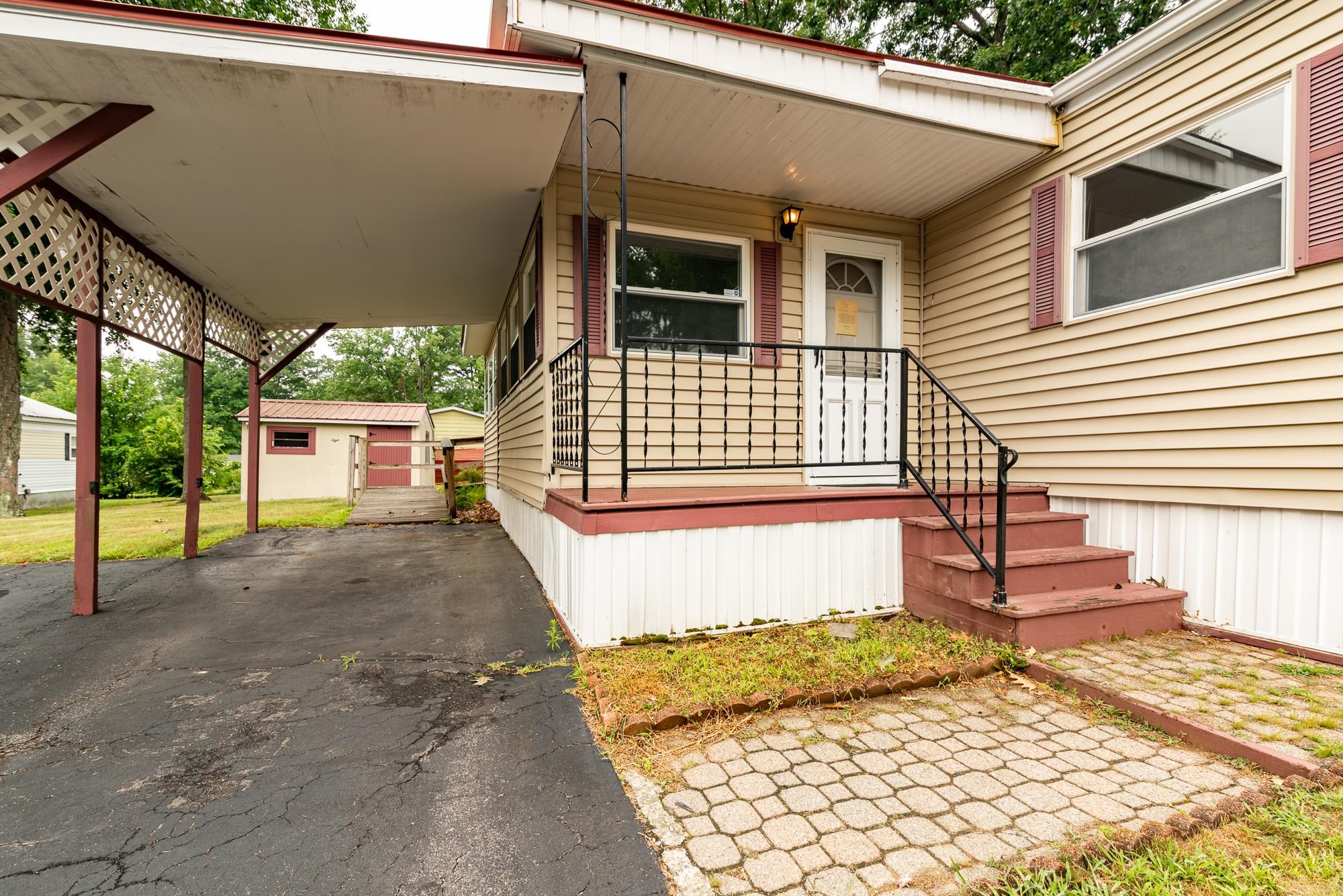 8 South Dewberry Lane